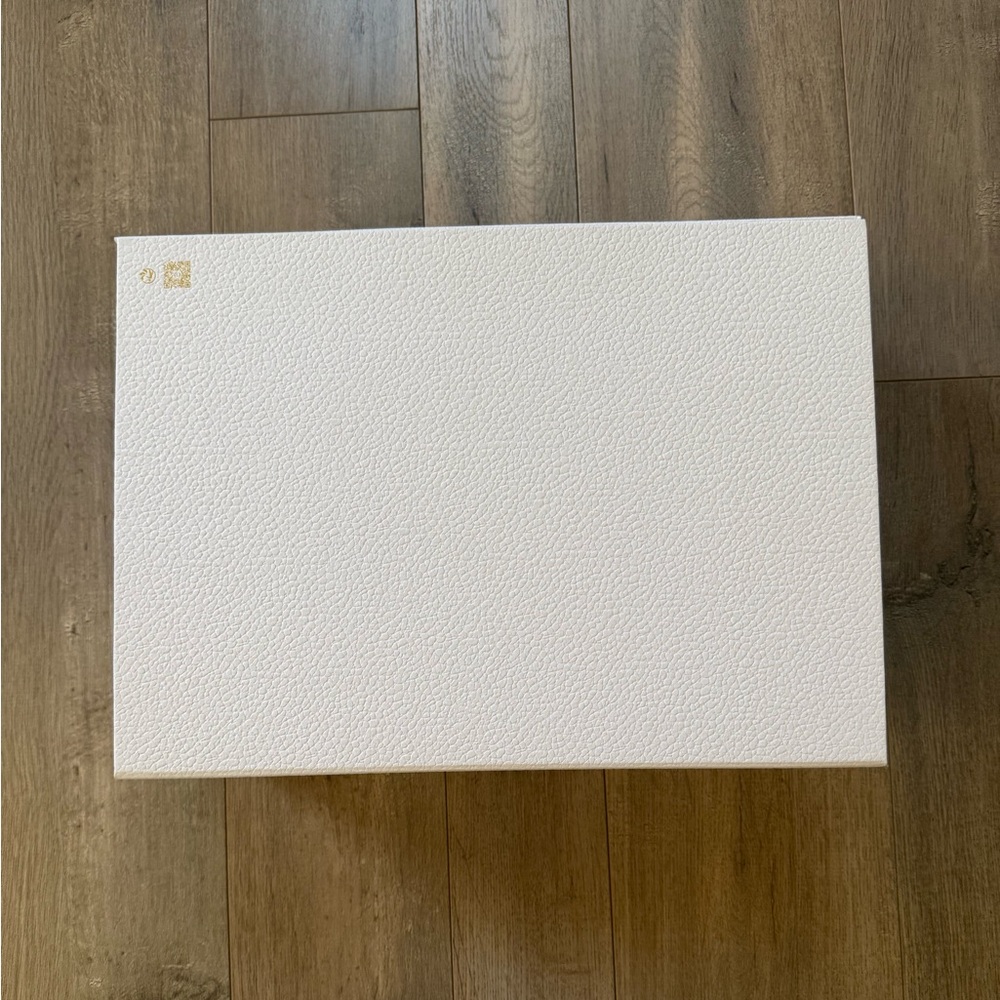 Dior White Box with Gold Lettering - Picture 5 of 9